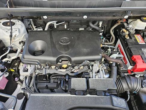 Used 2020 Toyota RAV4 XLE w/ Convenience Package FWD image 28