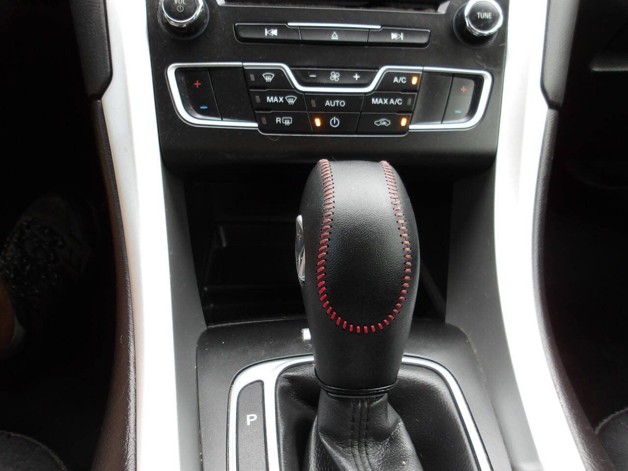Used 2016 Ford Fusion SE FWD image 16