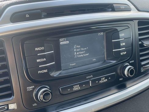 Used 2016 Kia Sorento FWD image 11