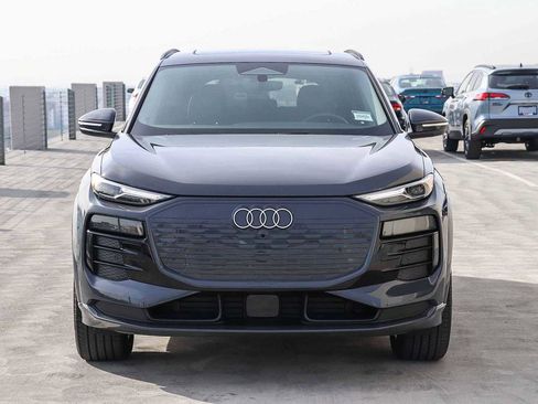Used 2025 Audi Q6 e-tron Premium w/ Convenience Package image 2
