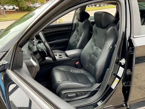 Used 2018 Honda Accord Touring image 7
