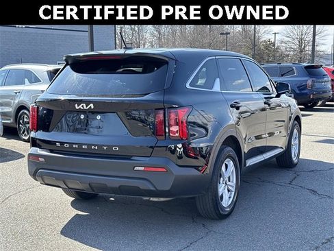 Used 2022 Kia Sorento LX image 2