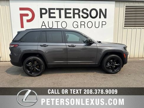 Used 2024 Jeep Grand Cherokee Altitude AWD/4WD image 3