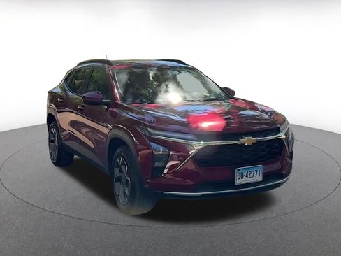 Used 2025 Chevrolet Trax LT image 8