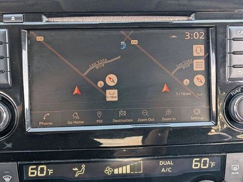 Used 2018 Nissan Rogue SL w/ Premium Package image 13