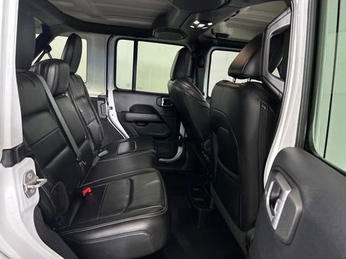 Used 2019 Jeep Wrangler Unlimited Sahara w/ Uconnect 4C Nav & Sound Group image 29