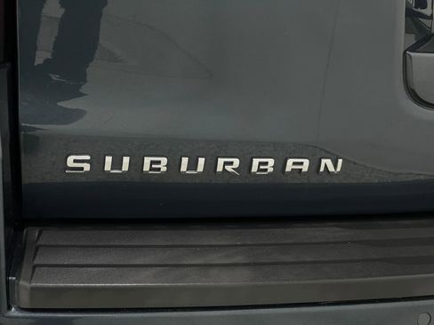 Used 2020 Chevrolet Suburban LT AWD/4WD image 41