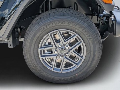 New 2025 Jeep Gladiator Sport image 9