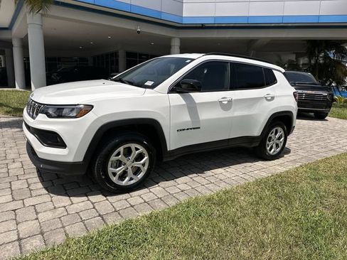 Used 2024 Jeep Compass Latitude AWD/4WD image 21