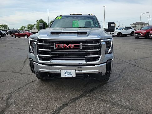 Used 2024 GMC Sierra 3500 SLE w/ SLE Convenience Package AWD/4WD image 2