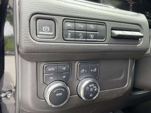 Used 2024 GMC Yukon XL Denali AWD/4WD image 26