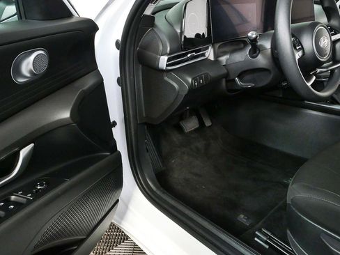 Used 2024 Hyundai Elantra SEL FWD image 7