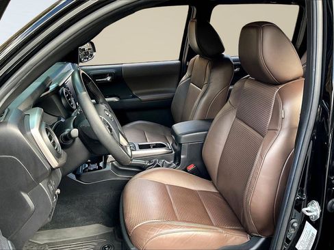 Used 2023 Toyota Tacoma Limited image 27