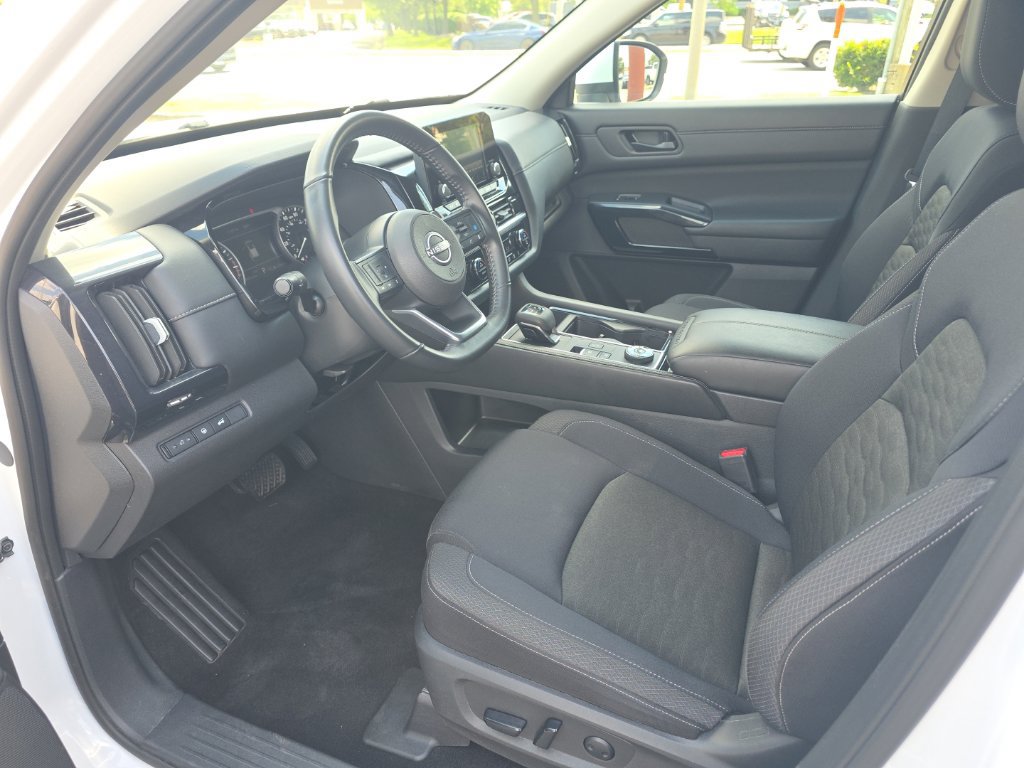 Used 2025 Nissan Pathfinder SV AWD/4WD image 8