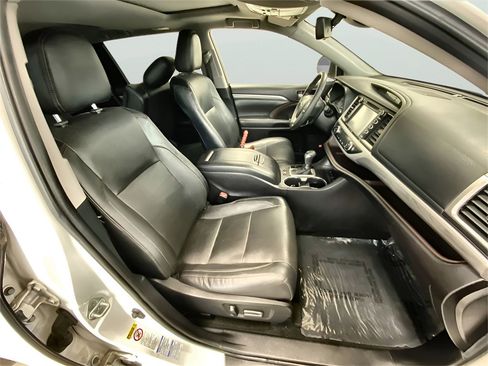 Used 2019 Toyota Highlander Limited image 18