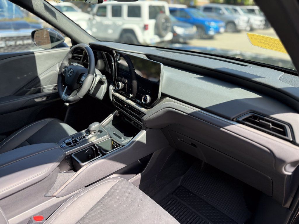 Used 2025 Lexus TX 350 AWD w/ Technology Package image 13