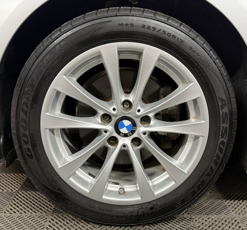 Used 2017 BMW 320i Sedan RWD image 24