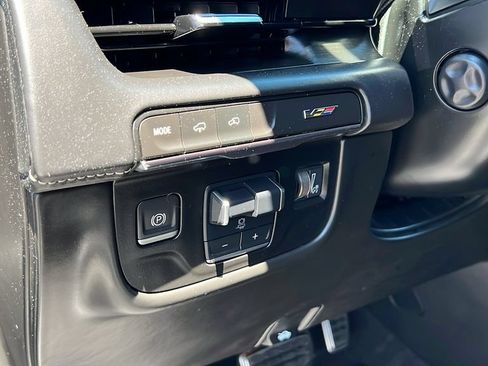 Used 2023 Cadillac Escalade V AWD/4WD image 14