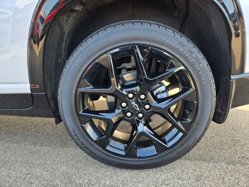 Used 2025 Chevrolet Traverse RS image 46