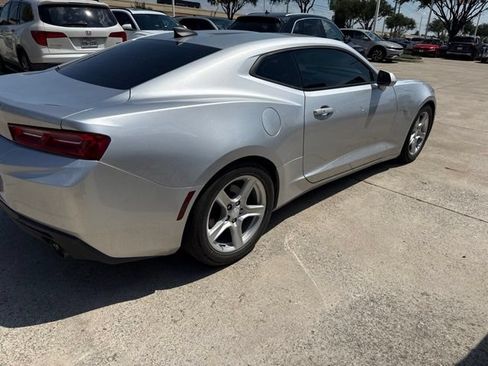 Used 2018 Chevrolet Camaro LT w/ Technology Package RWD image 8