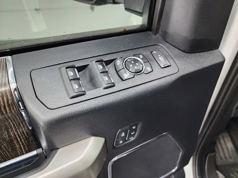 Used 2021 Ford F350 Lariat image 44