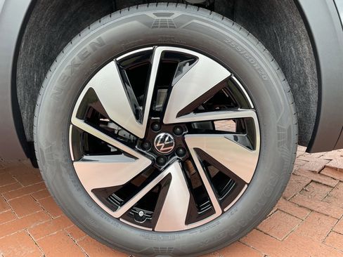 New 2026 Volkswagen Atlas SEL image 8