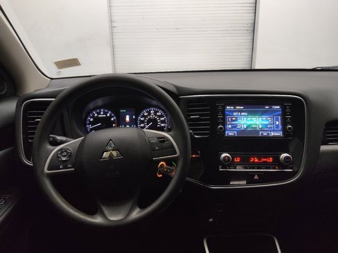 Used 2020 Mitsubishi Outlander ES FWD image 22