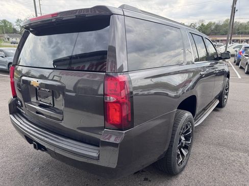 Used 2018 Chevrolet Suburban LT image 7