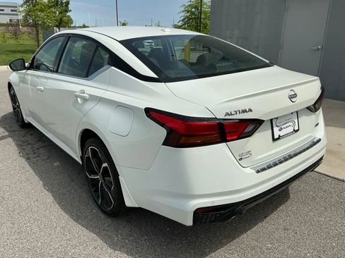 Used 2023 Nissan Altima 2.5 SR w/ SR Premium Package AWD/4WD image 2