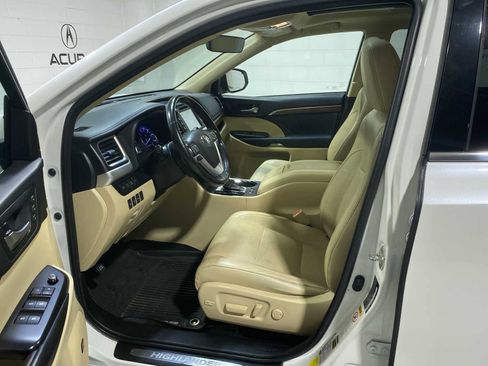 Used 2018 Toyota Highlander Limited Platinum AWD/4WD image 2
