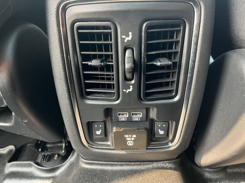 Used 2020 Jeep Grand Cherokee Overland AWD/4WD image 18