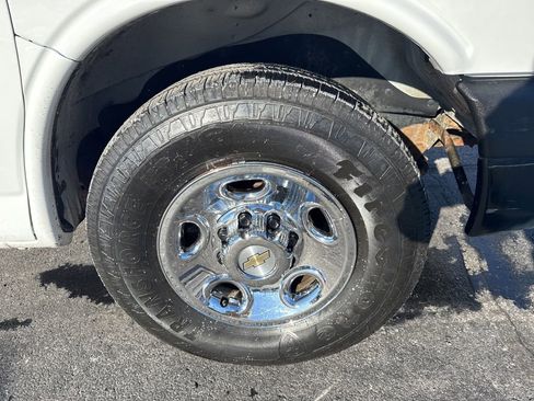 Used 2015 Chevrolet Express 2500 Work Van image 30