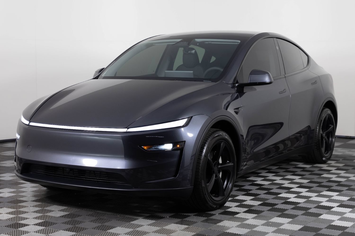 Used 2026 Tesla Model Y Long Range RWD image 2