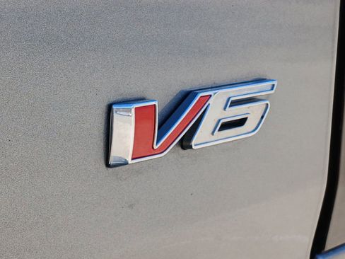 Used 2022 Chevrolet Colorado LT w/ LT Convenience Package image 19