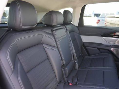 Used 2025 Lincoln Nautilus Reserve image 17