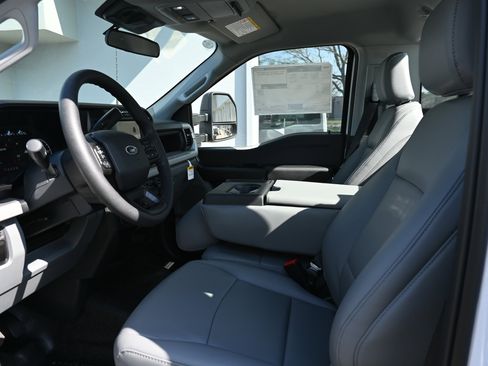 New 2026 Ford F550 2WD Regular Cab Super Duty image 5