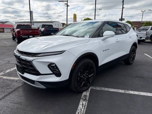 Used 2023 Chevrolet Blazer LT w/ Driver Confidence Package FWD image 3