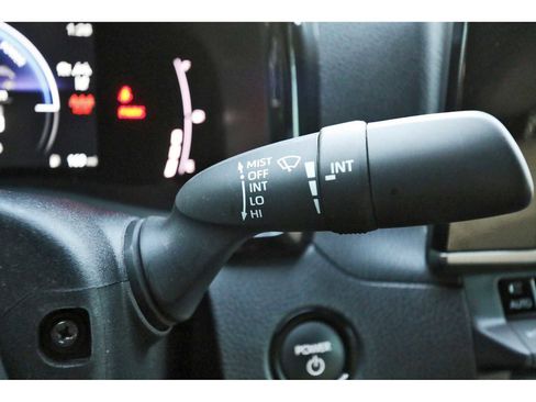 Used 2025 Toyota Camry SE w/ Convenience Package image 18