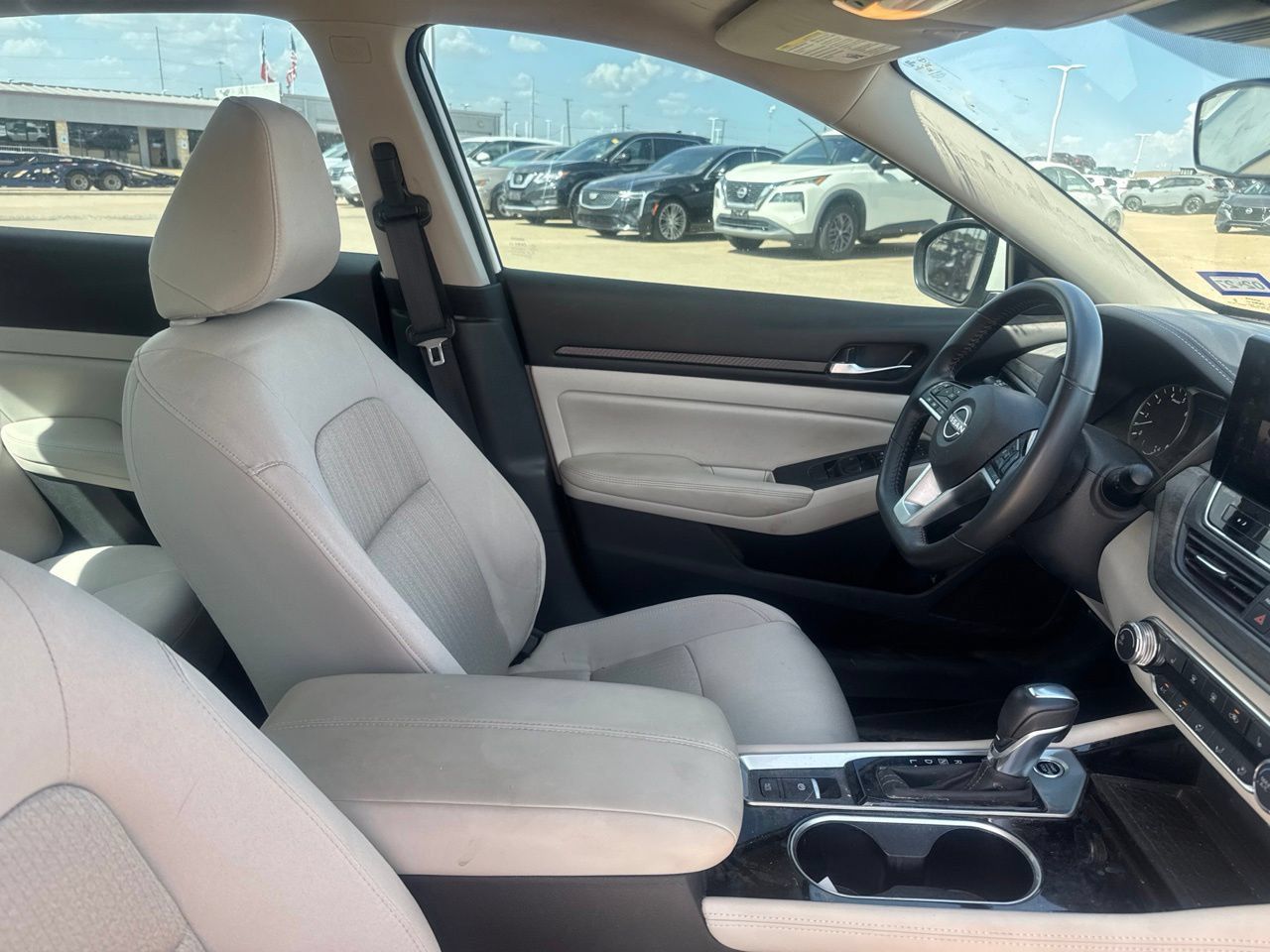 Certified 2024 Nissan Altima 2.5 SV w/ SV Premium Package FWD image 32