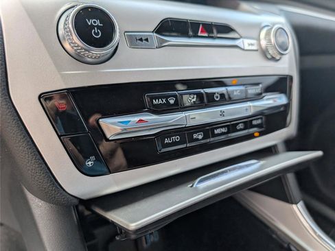 Used 2022 Ford Explorer XLT w/ Equipment Group 202A image 21