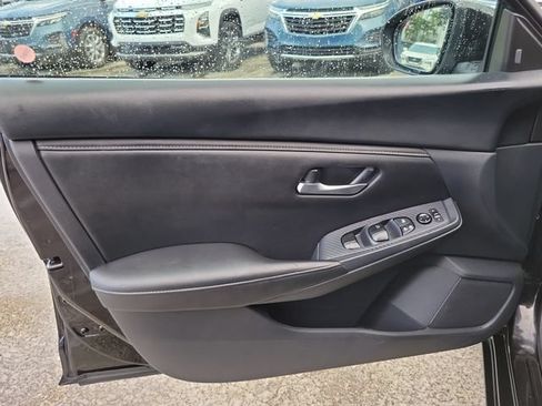 Used 2024 Nissan Sentra SV FWD image 11