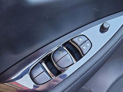 Used 2022 Nissan Leaf SV image 11