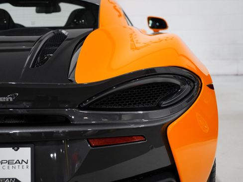 Used 2017 McLaren 570S Coupe RWD image 40