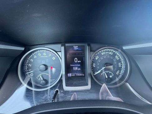 Used 2016 Toyota Tacoma TRD Sport w/ Premium & Technology Package image 18