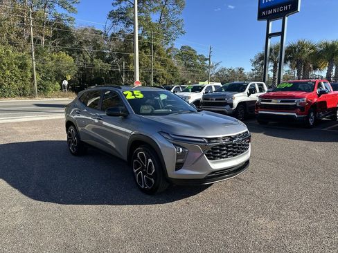 Certified 2025 Chevrolet Trax RS w/ Sunroof Package image 10