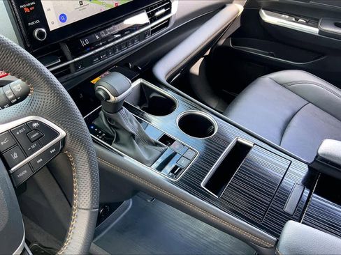 Used 2025 Toyota Sienna XLE Woodland Edition image 16