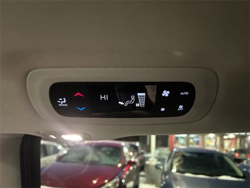 Used 2023 Chrysler Pacifica Limited image 24