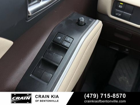 Used 2022 Toyota Highlander XLE FWD image 10