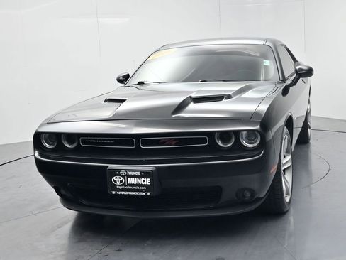 Used 2016 Dodge Challenger R/T RWD image 3