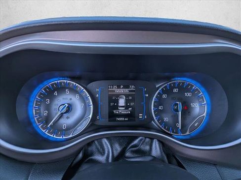 Used 2022 Chrysler Voyager LX image 10